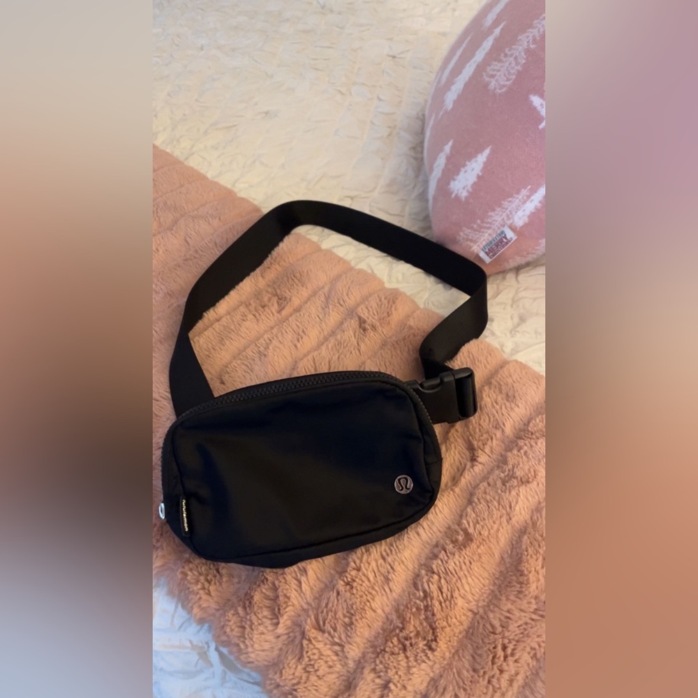 Lululemon belt bag